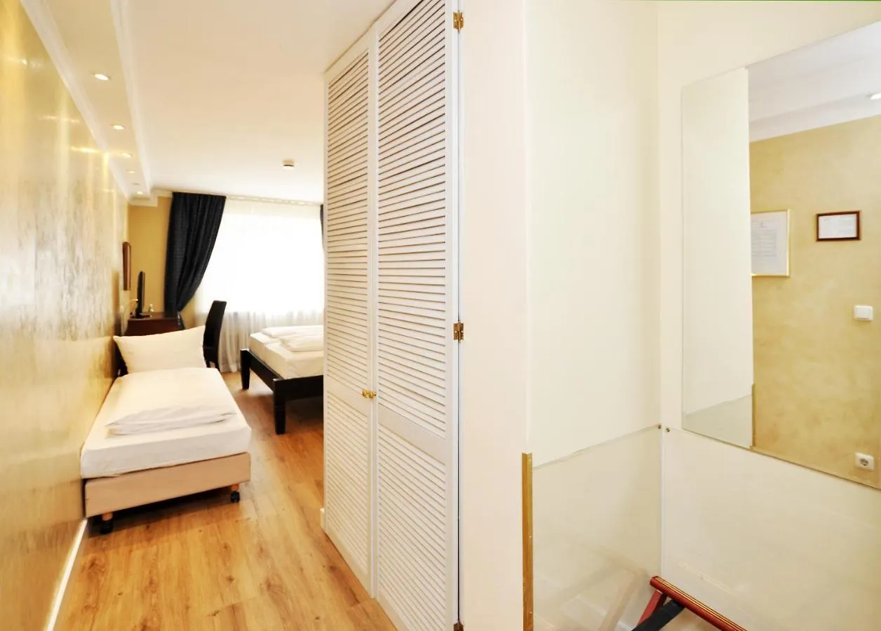 Hotel Altmuenchen By Blattl
